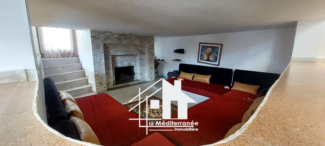 A louer villa S+5 avec piscine à la Soukra