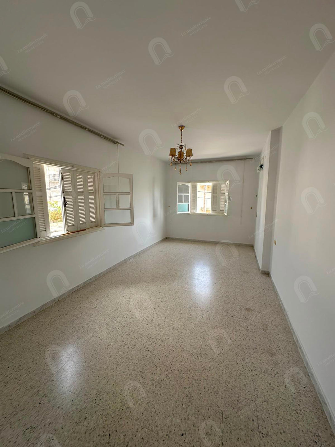 A louer un étage de villa S+3 situé au 1er étage