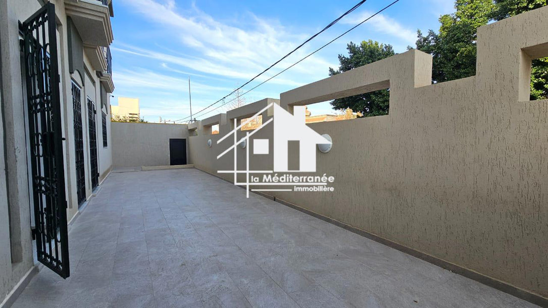 A louer S3 avec terrasse à la soukra