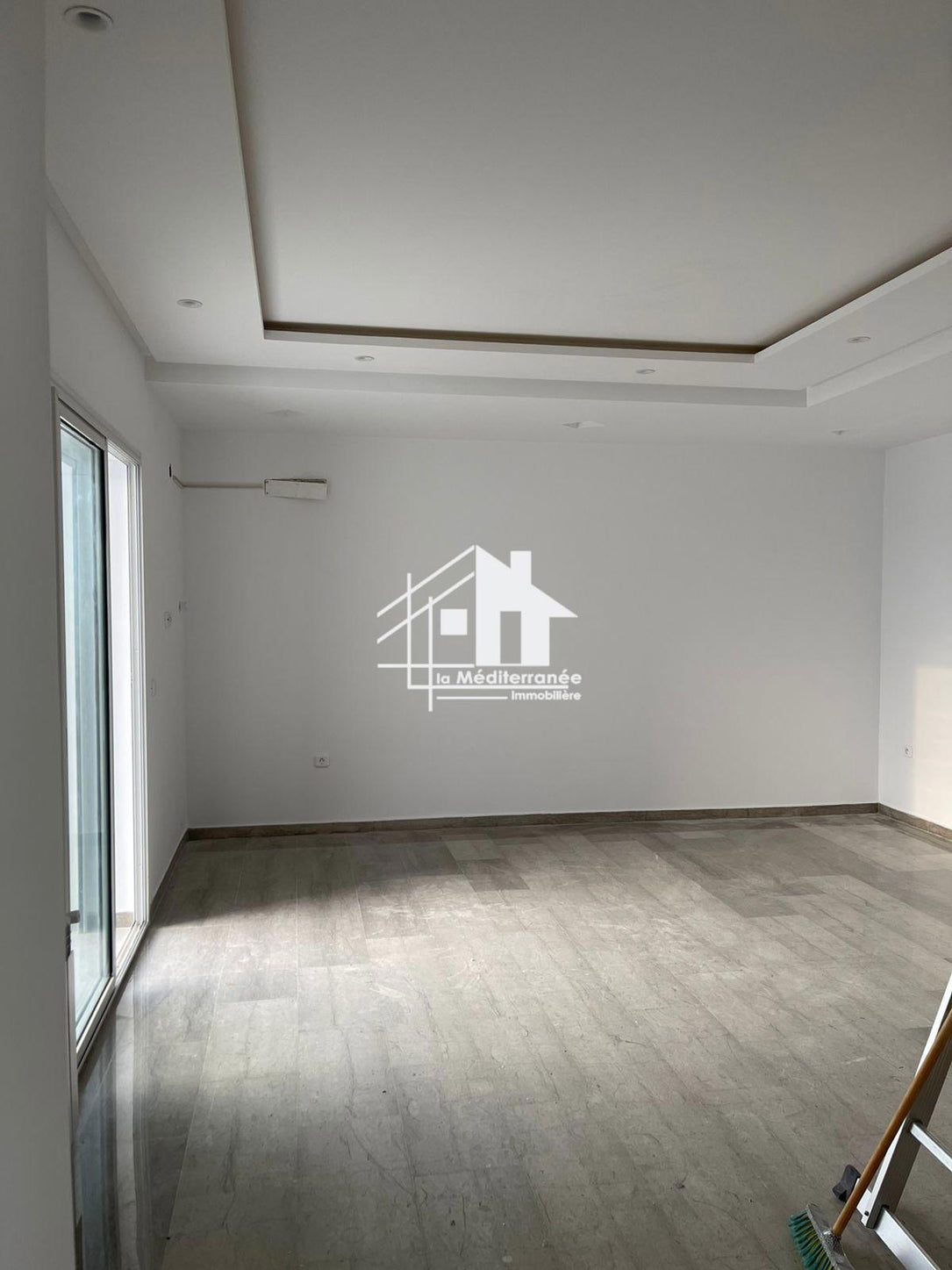 a louer un s+2 au 1ere etage a jardin d'el menzah 2