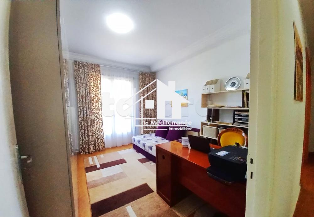 À vendre appartement S+3 rénové à Cité Olympique, Tunis