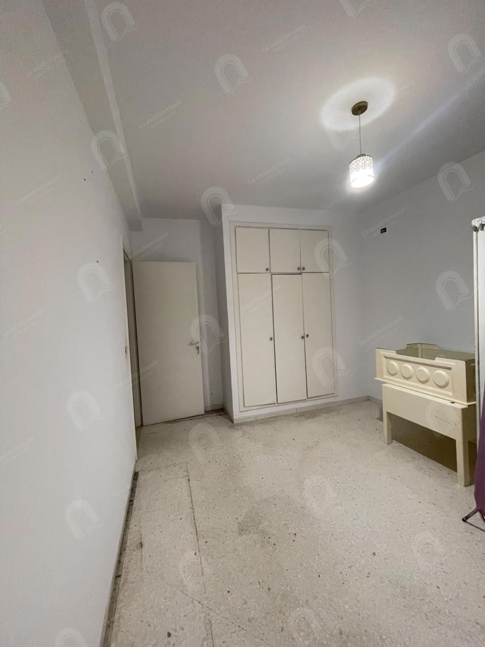 A vendre un appartement s+2 à jardin d'el menzah 22