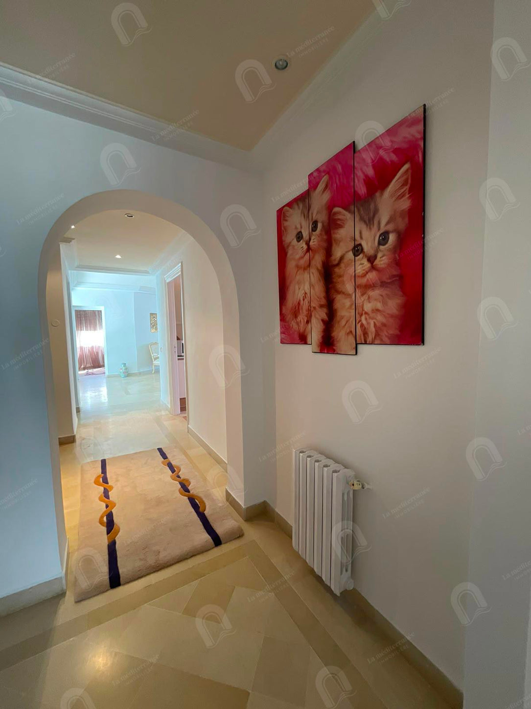 location s+3 au 2éme étage de villa avec piscine