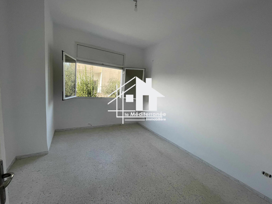 Etage de villa s+4 à Rades melyen