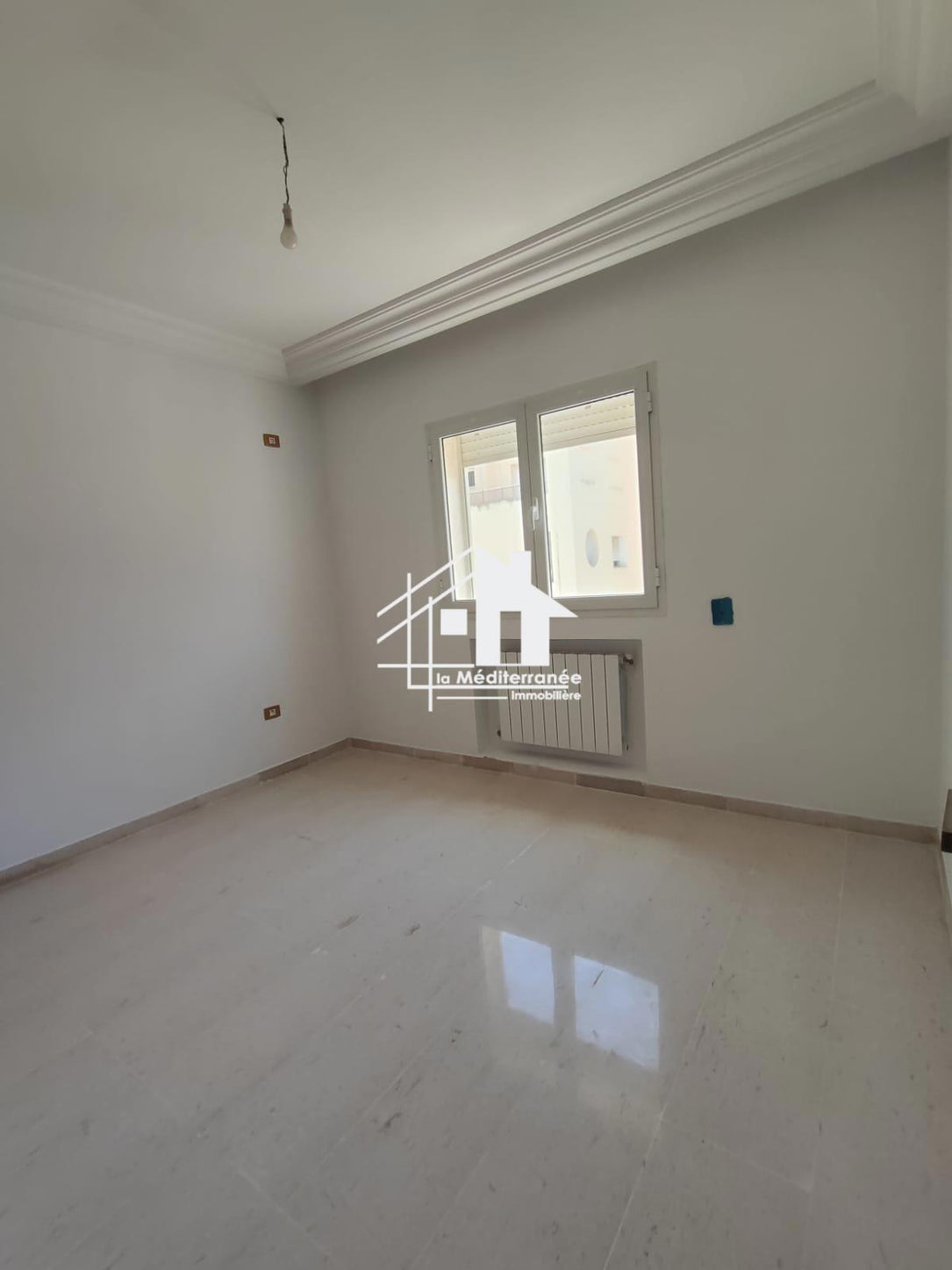 A vendre un S+3 jamais habité a la cité Wahat