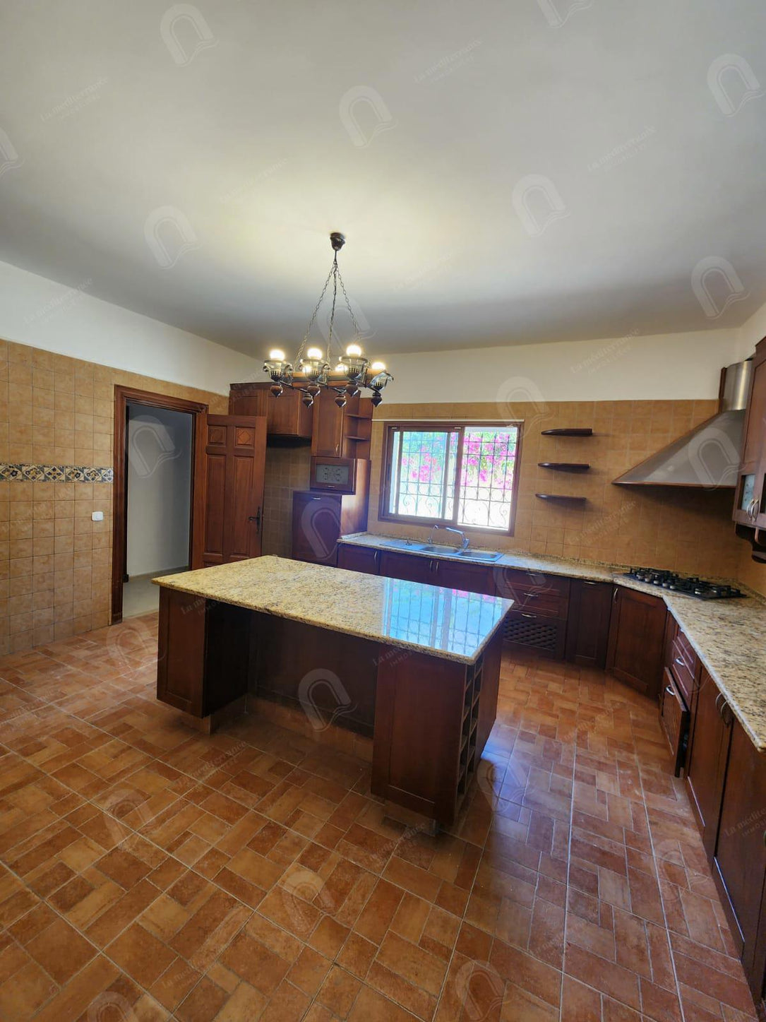 a louer villa s+4 avec jardin et piscine