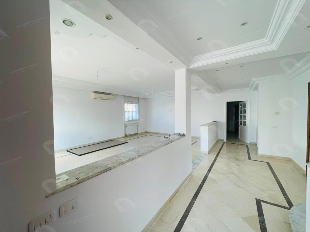 À louer Etage de villa au rdc à Jardin de l'Aouina