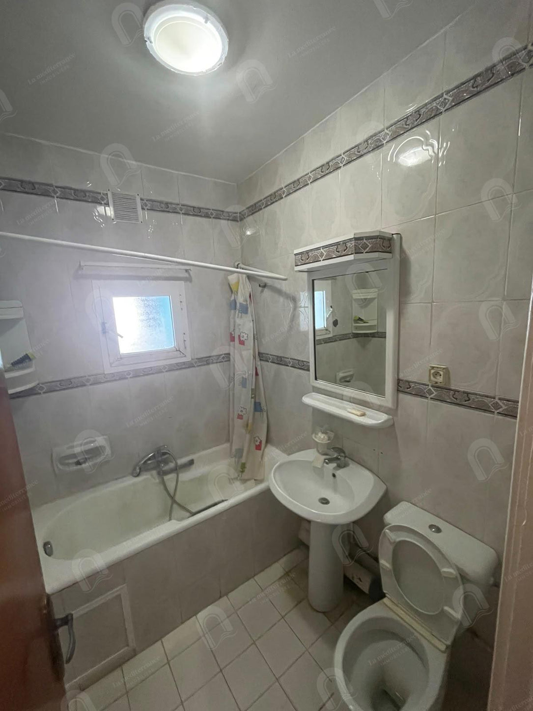 A vendre un appartement 2S+3 à khaznadar