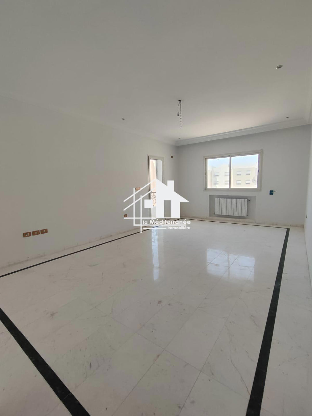 A vendre un S+3 jamais habité a la cité Wahat
