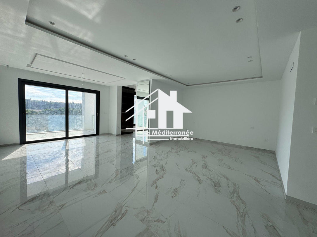 Une magnifique villa S+3 avec piscine à cité les pins