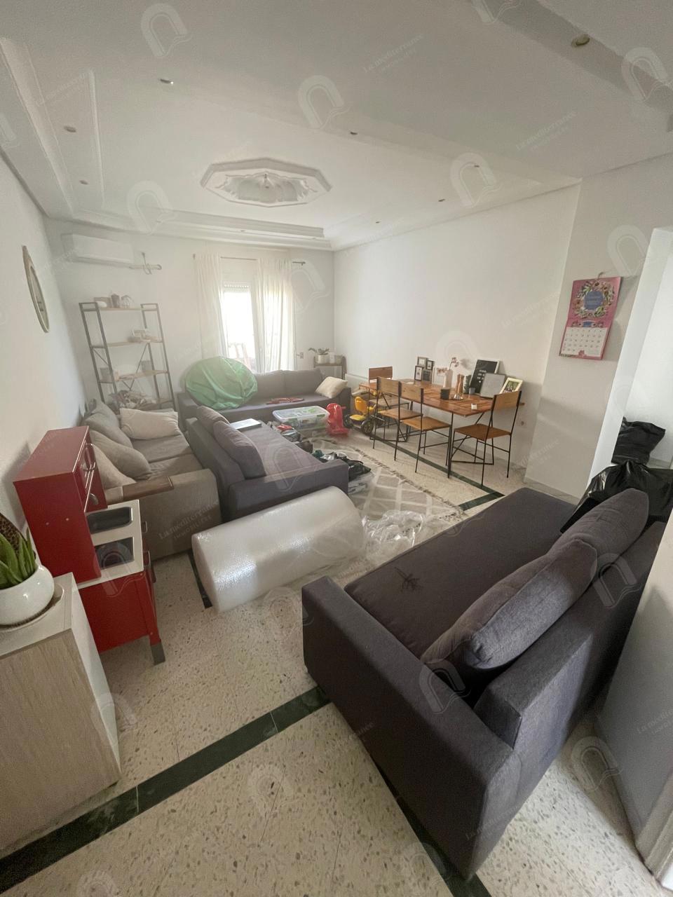 A vendre une villa d'angle sur deux niveau