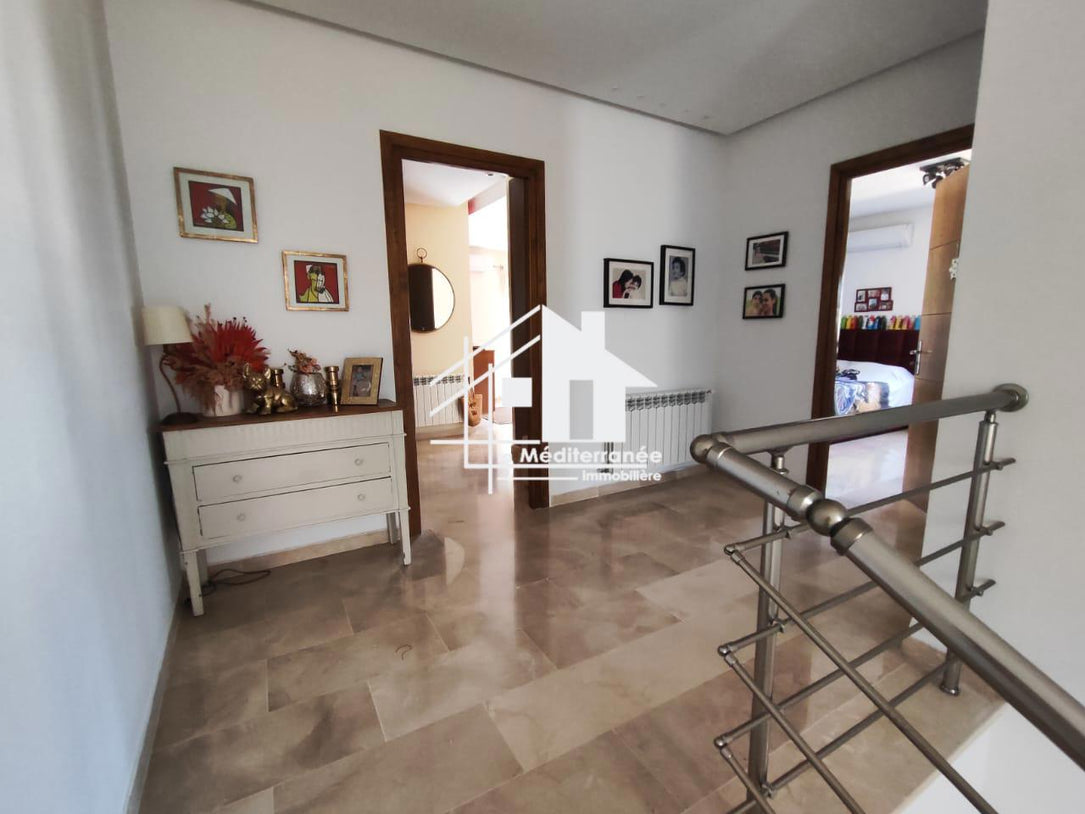 A vendre une superbe villa jumelée avec piscine et jardin