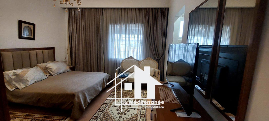 A louer villa S+5 avec piscine à la Soukra