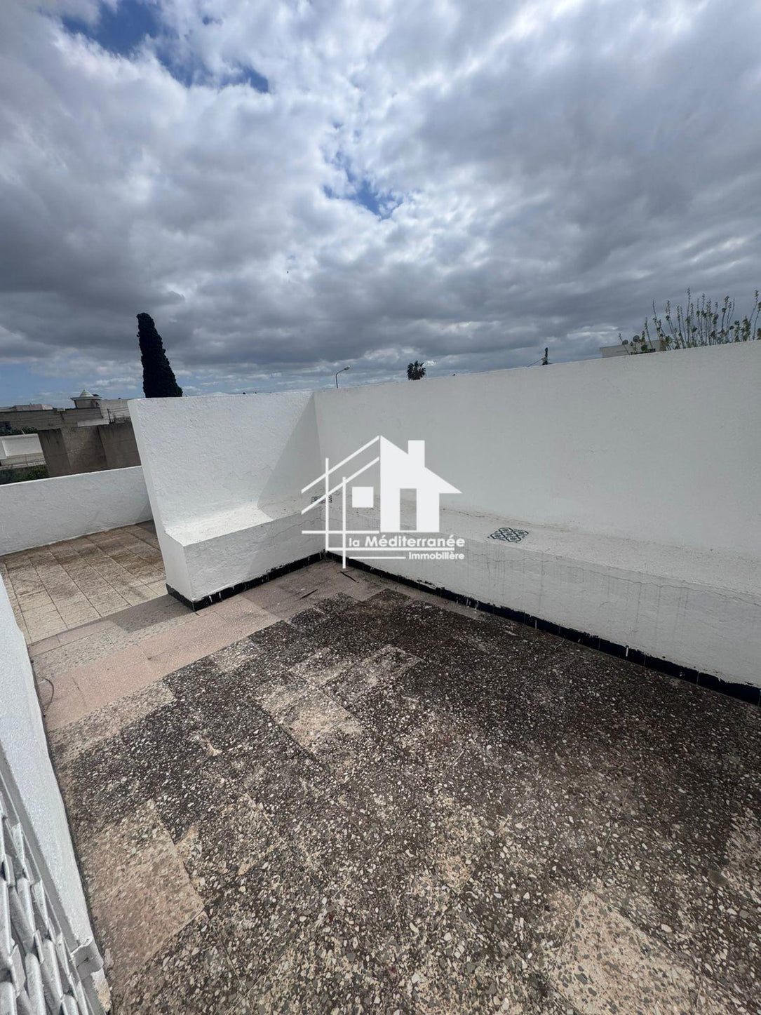 à louer un étage de villa s+3 au bardo