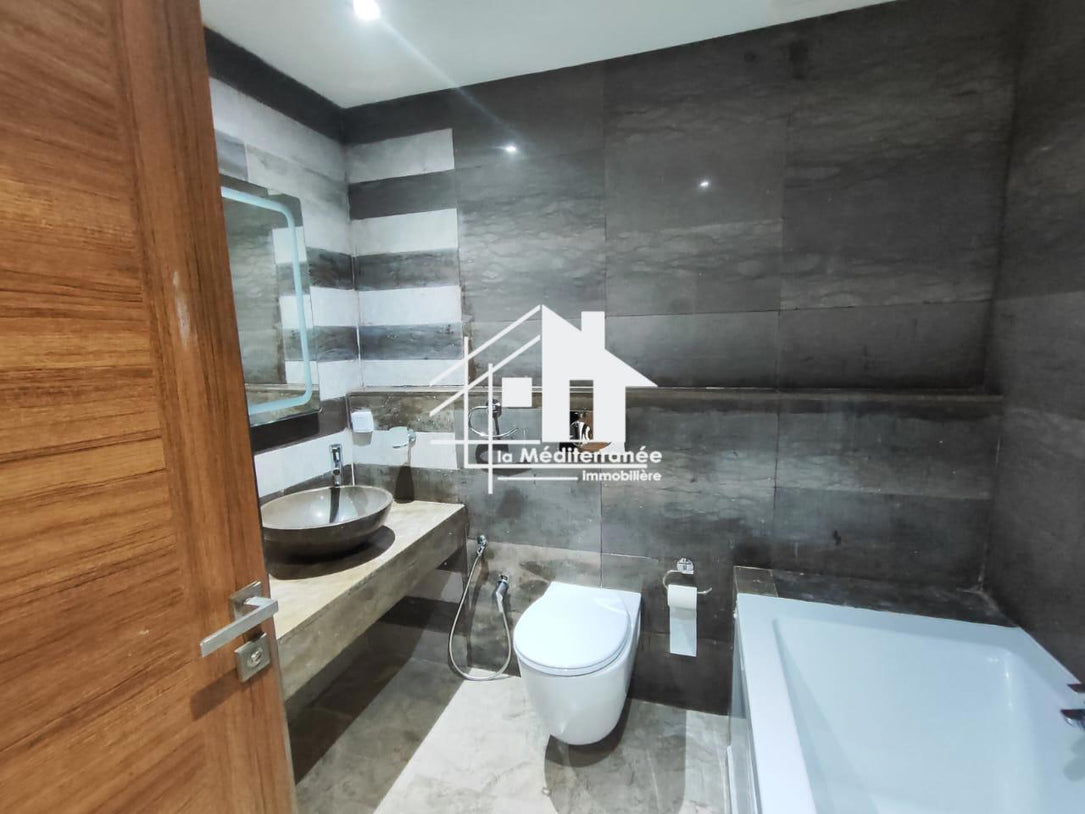 A louer un spacieux s+3 à la soukra closerie