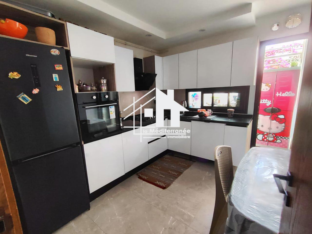 A vendre un s+3 avec terrasse de 30m² à chotrana1