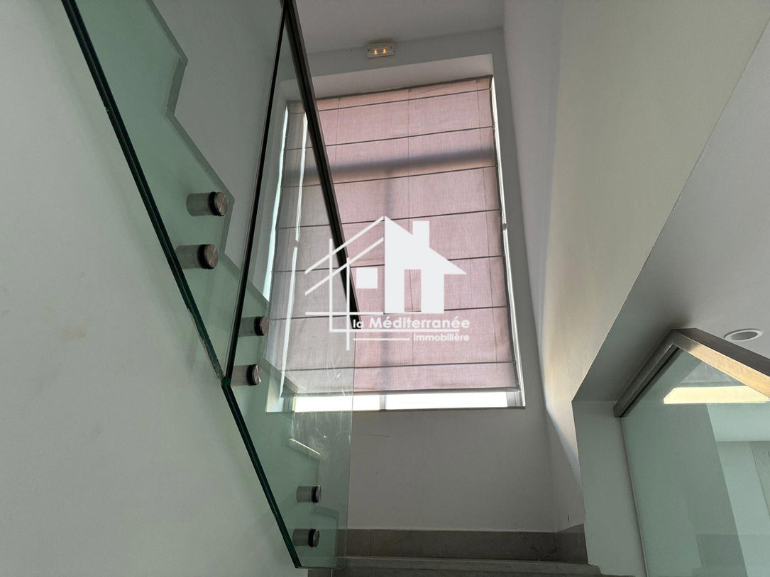 Une magnifique villa S+5 avec piscine au Lac 2