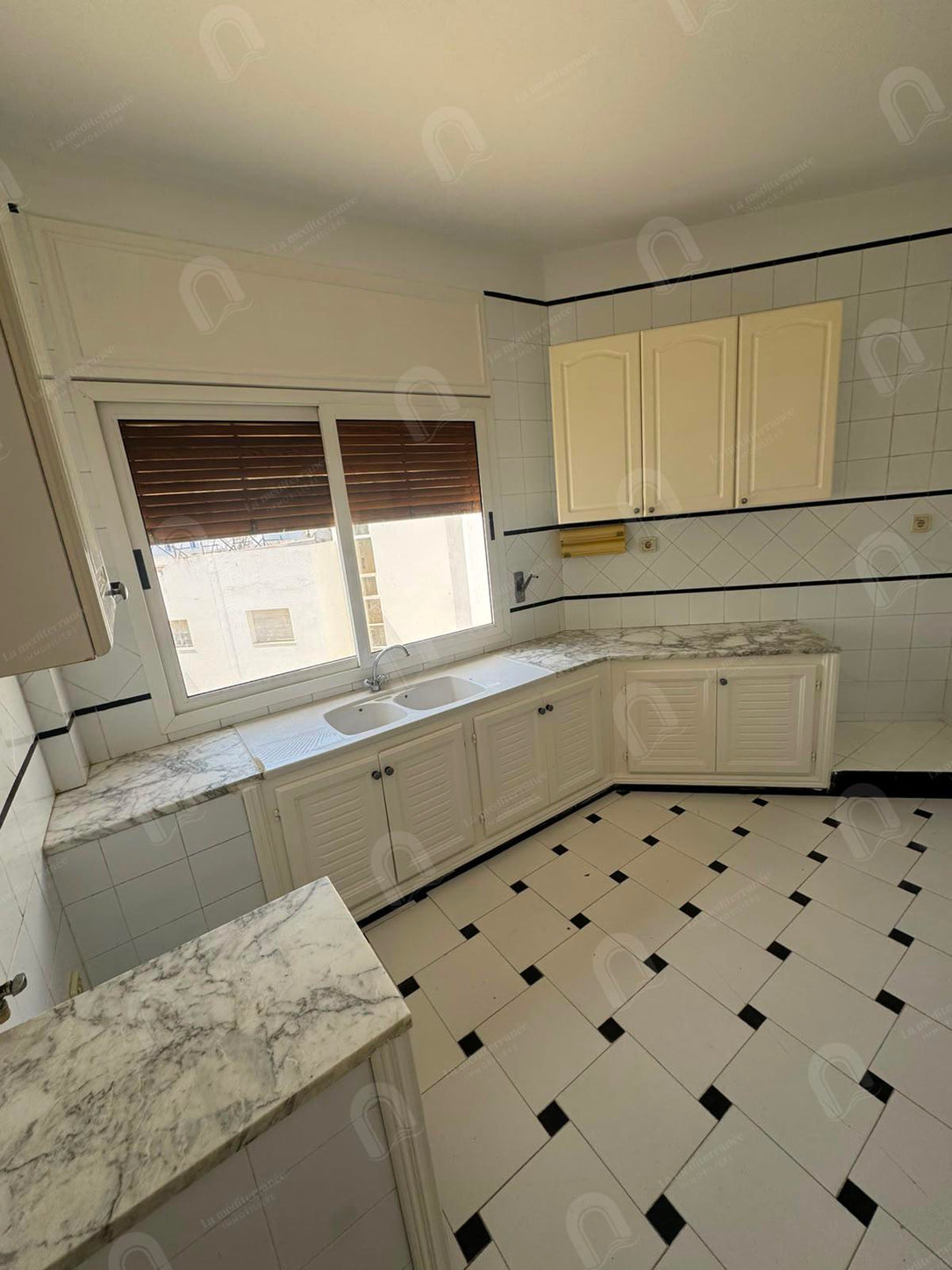 A louer un spacieux appartement s+3 au lac 1