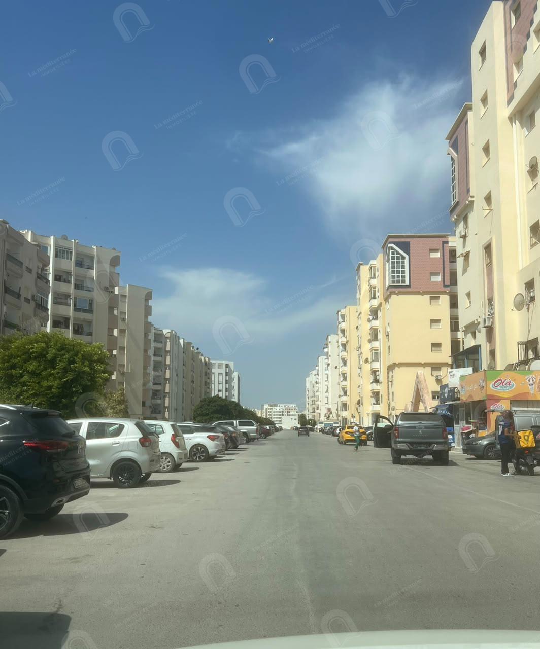 Appartement S+3 à Ain zaghouen