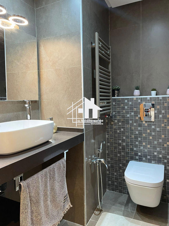 Une villa S+4 à Gammarth