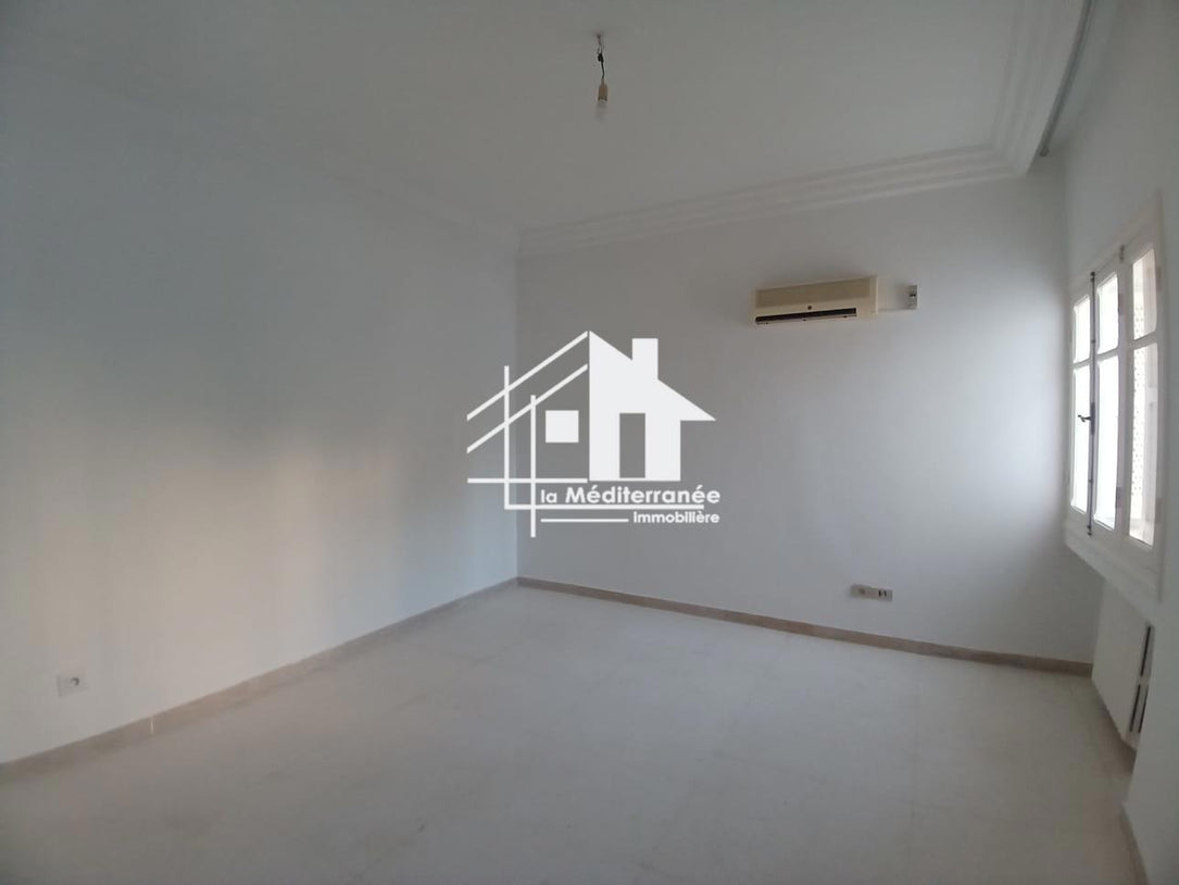 A louer villa s+4 à gammarth