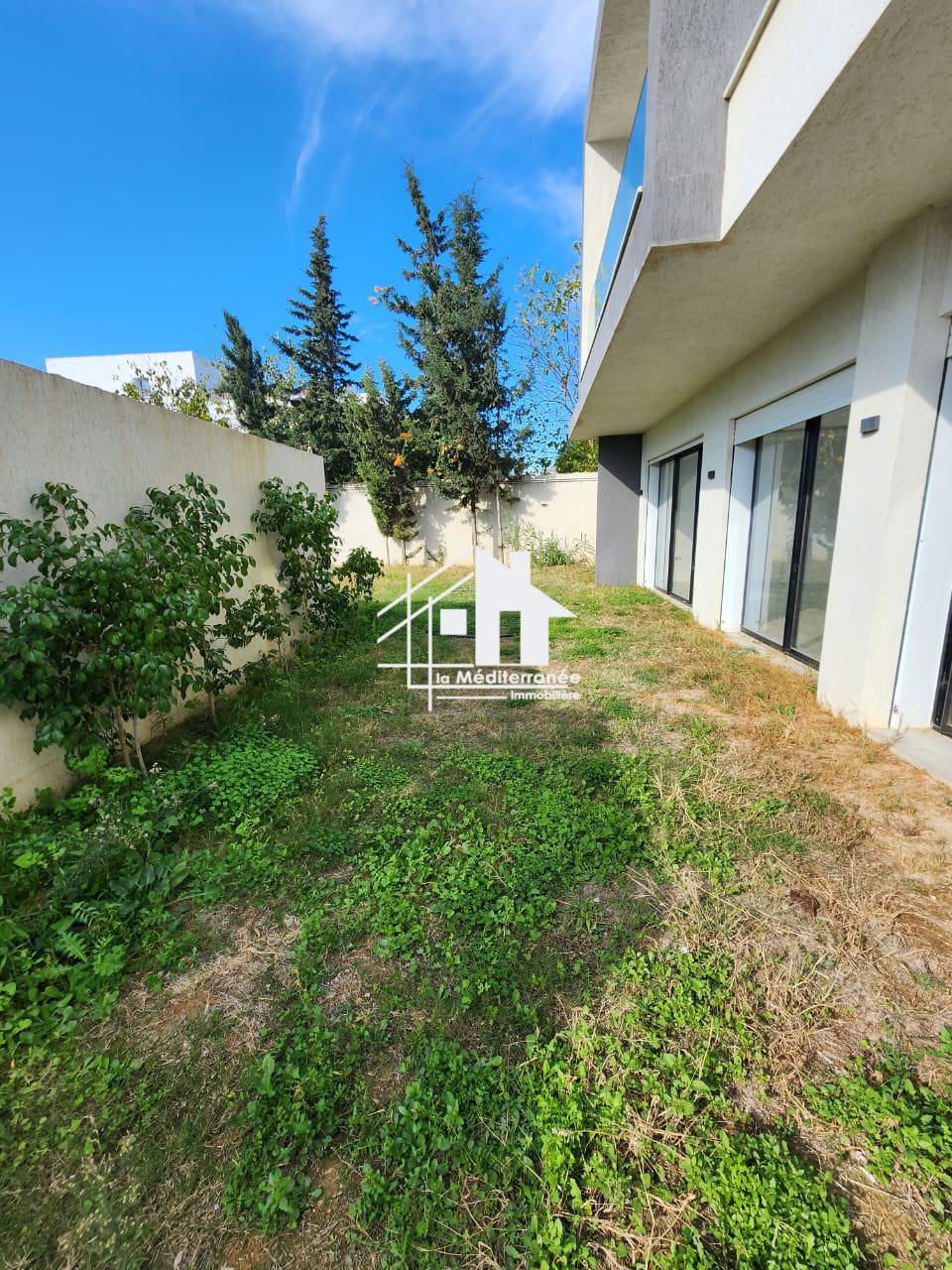 A louer étage de villa RDC à la soukra