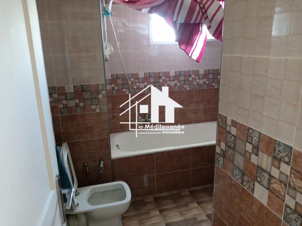 A louer étage de villa S+2 indépendant à khaznadar