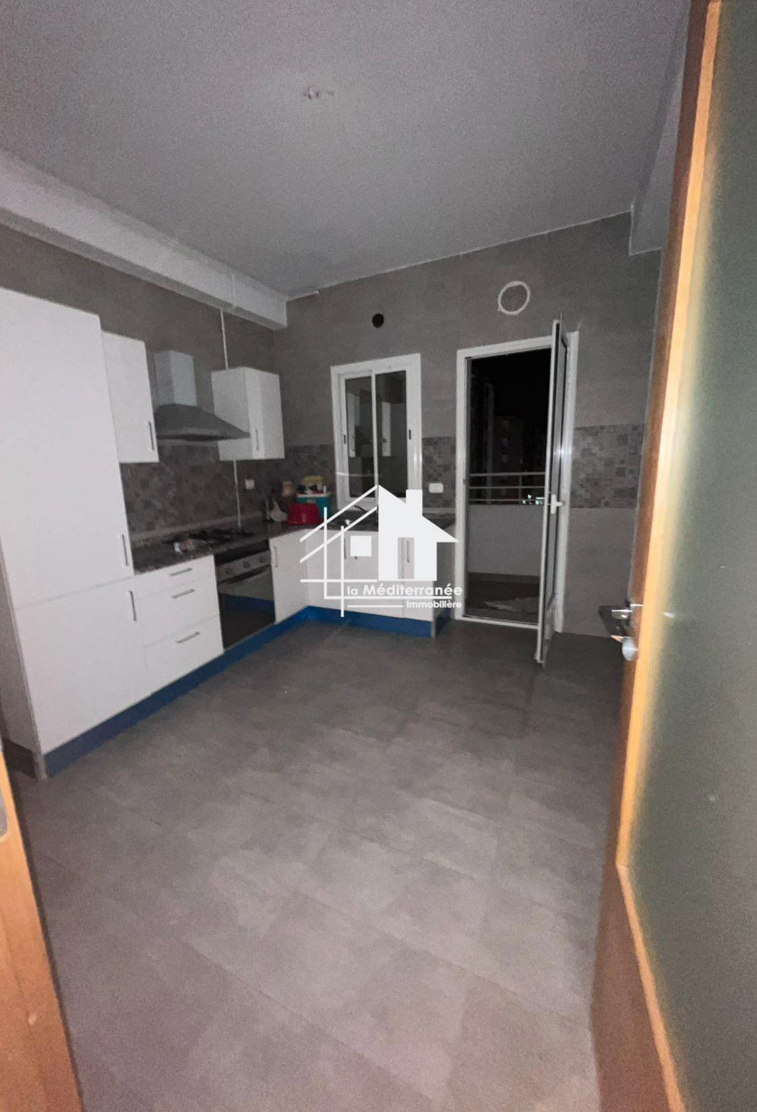 A vendre  un appartement s+2 a cite  wahat