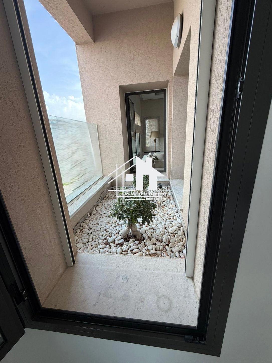 un appartement s+2 dans une résidence gardée