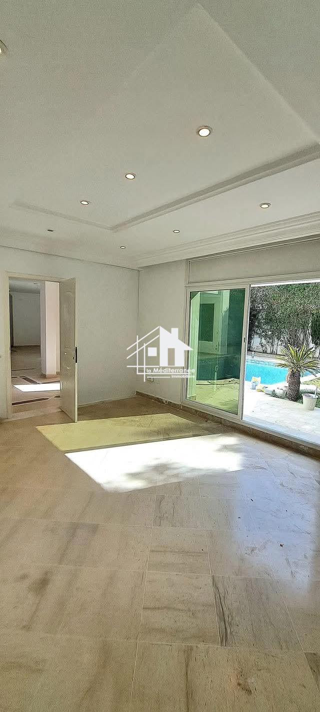 Une villa S+4 à Ain Zaghouan Nord