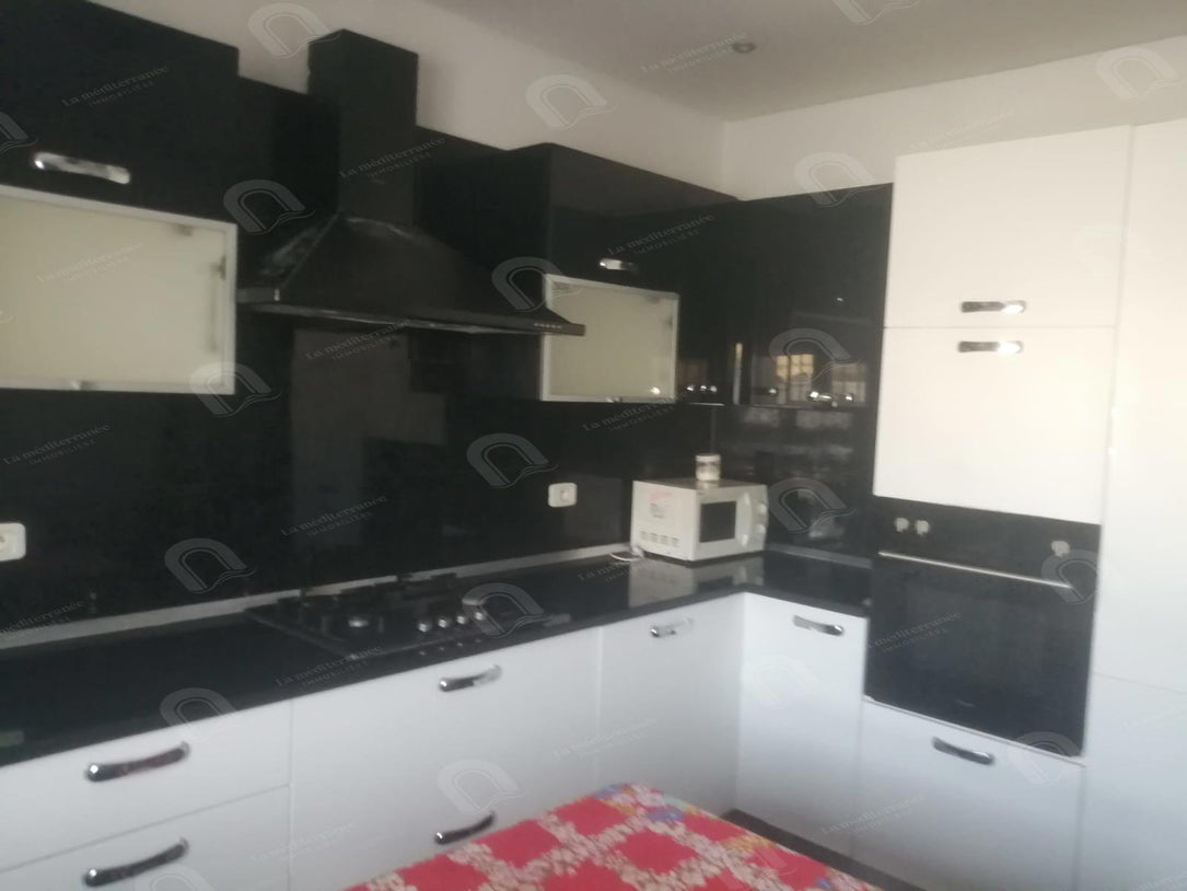villa s+6 vide aux berges du lac 2