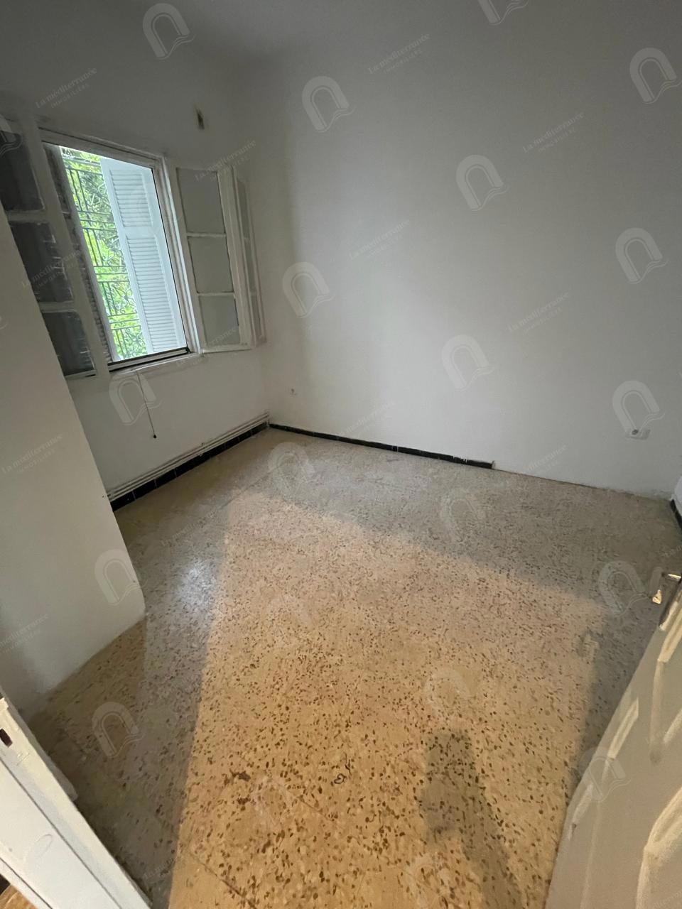A louer une villa S+4 indépendante au bardo lahneya