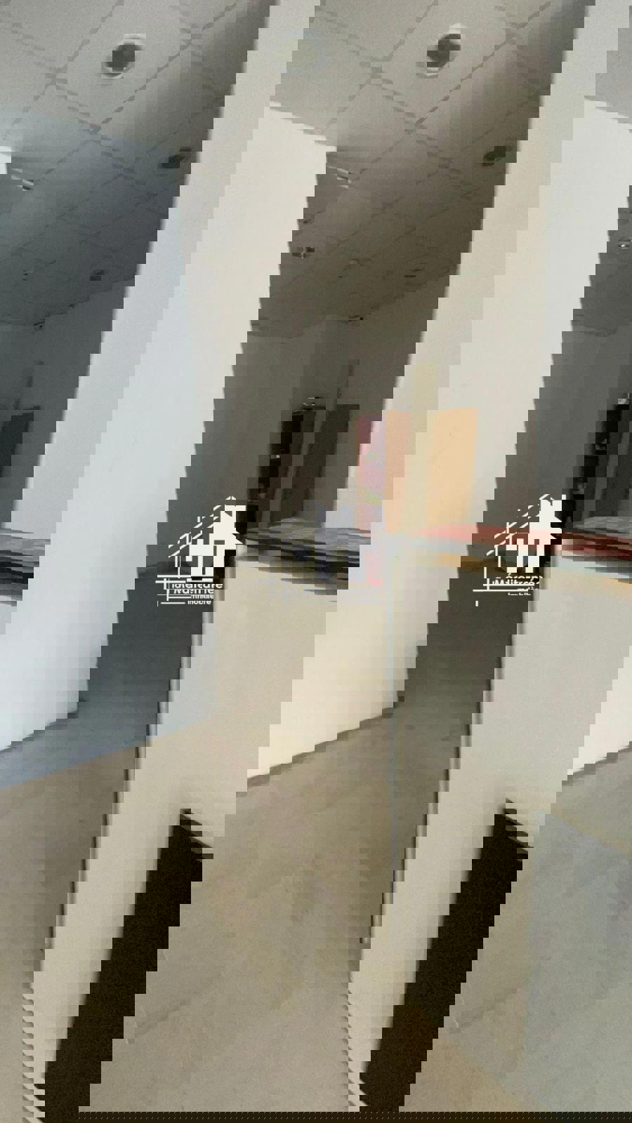 a vendre local 220 m² aux jardin el menzeh2