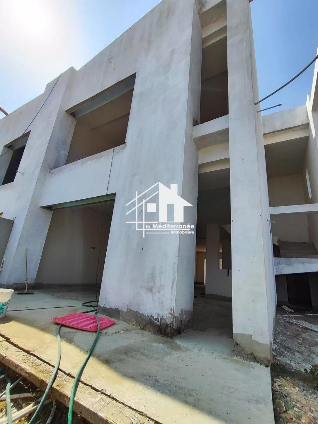 A vendre Villa Jumelée inachevé a la Soukra
