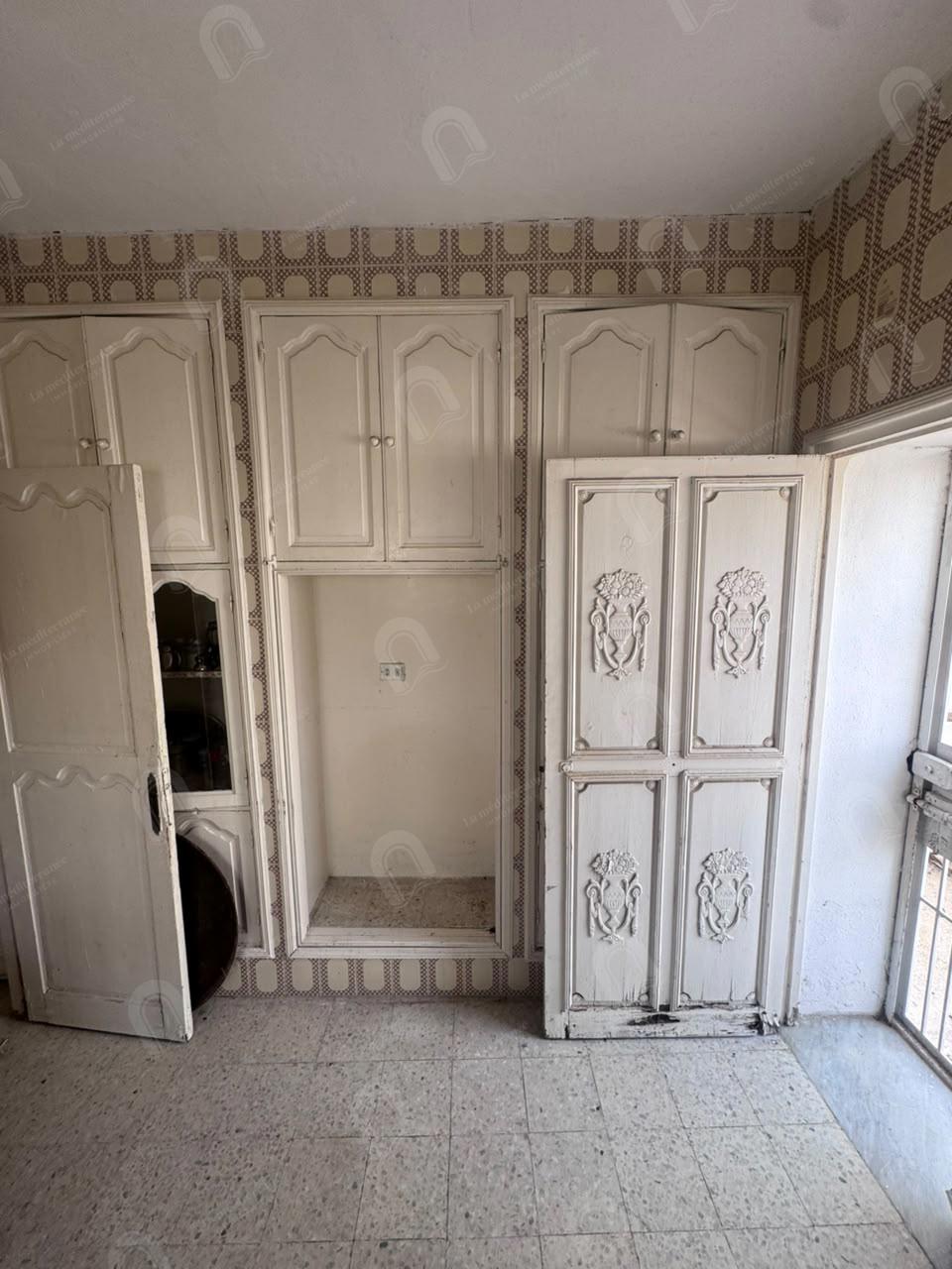 A vendre une villa d'angle sur deux niveau