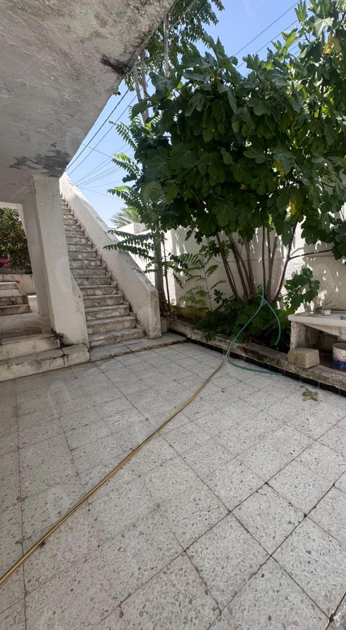 A vendre une villa d'angle sur deux niveau