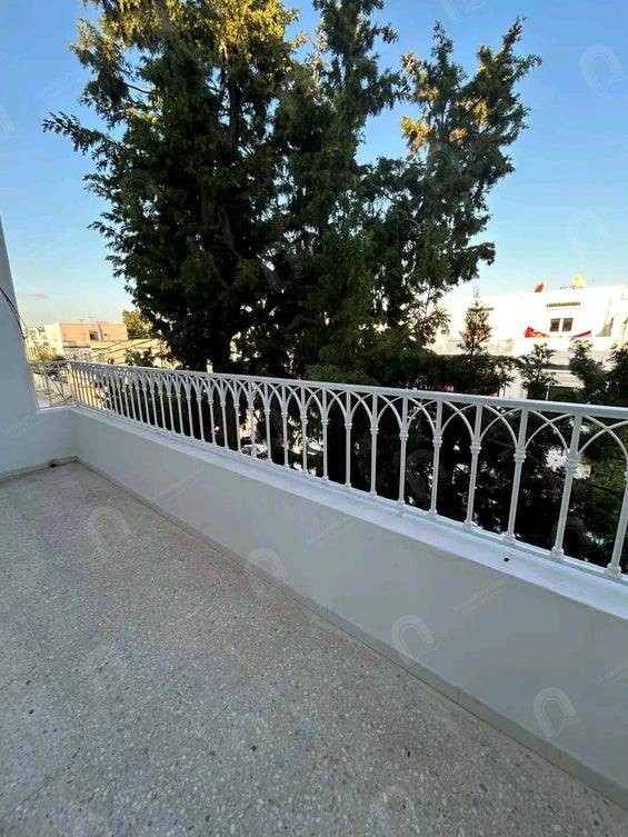 A louer un étage de villa S+2 a cité fattouma