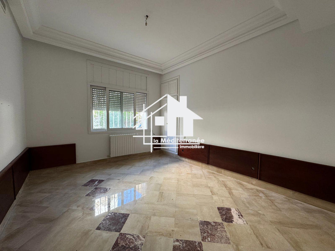A louer une magnifique villa de maitre S+6