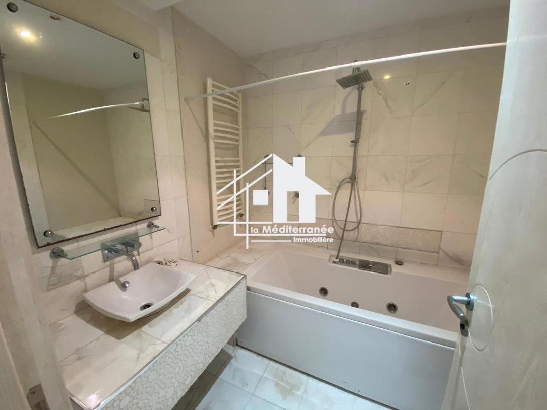 Un appartement S+2 meublé à louer au lac 2