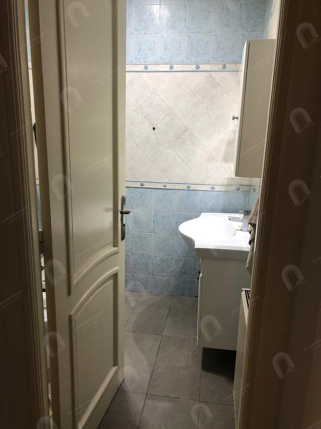 A louer un appartement meublé  s+3 à Menzah 7 biz