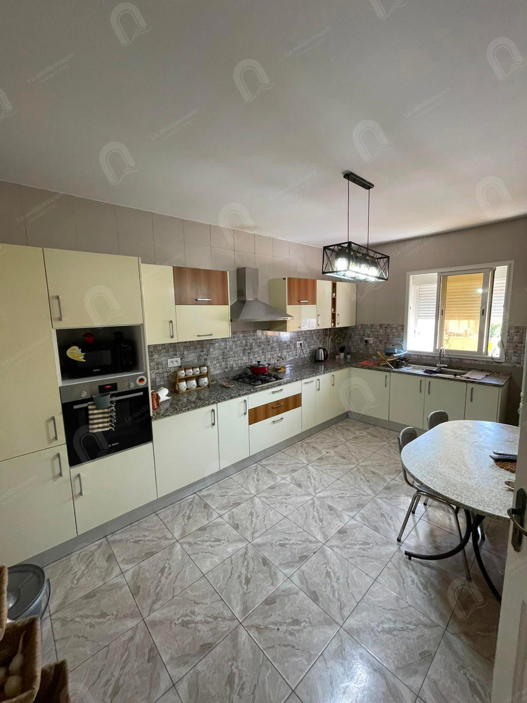 A vendre étage de villa 2S+2 Hst au bardo hedi haker