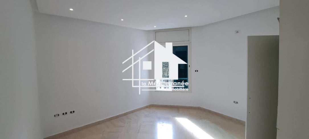 Une villa S+4 à Ain Zaghouan Nord