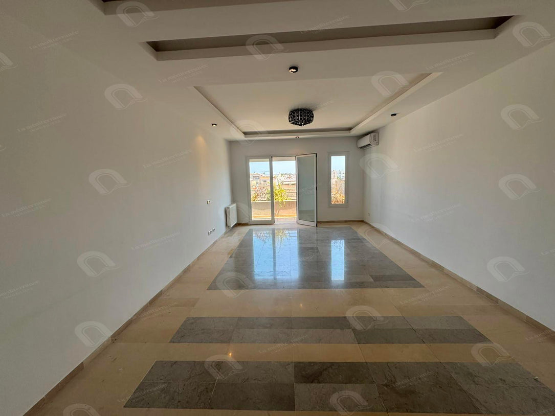 À louer Spacieux appartement S+3 à la soukra