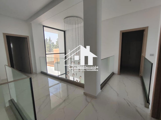 A louer villa S+4 La Soukra