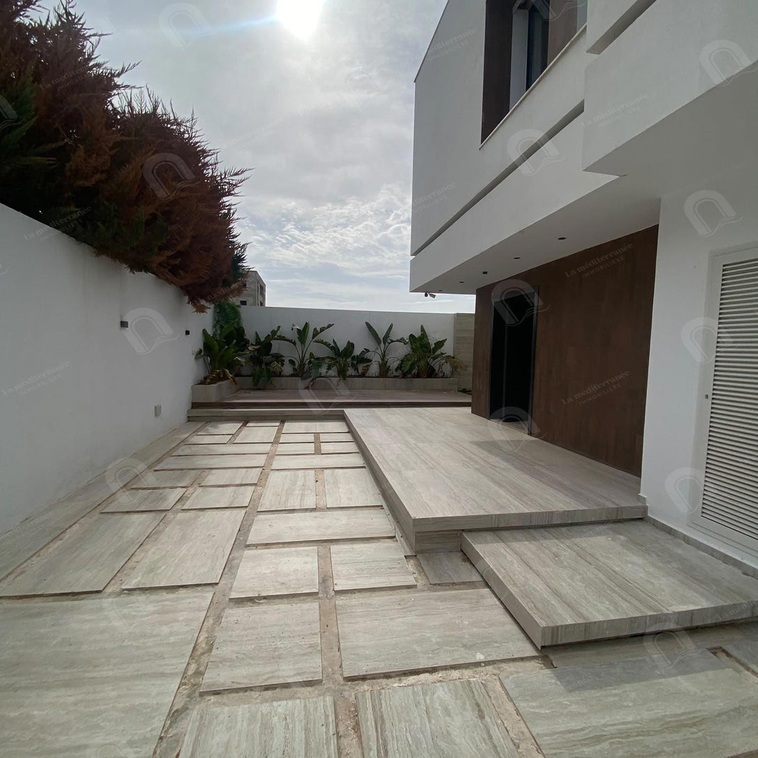A louer villa s+2 à la soukra