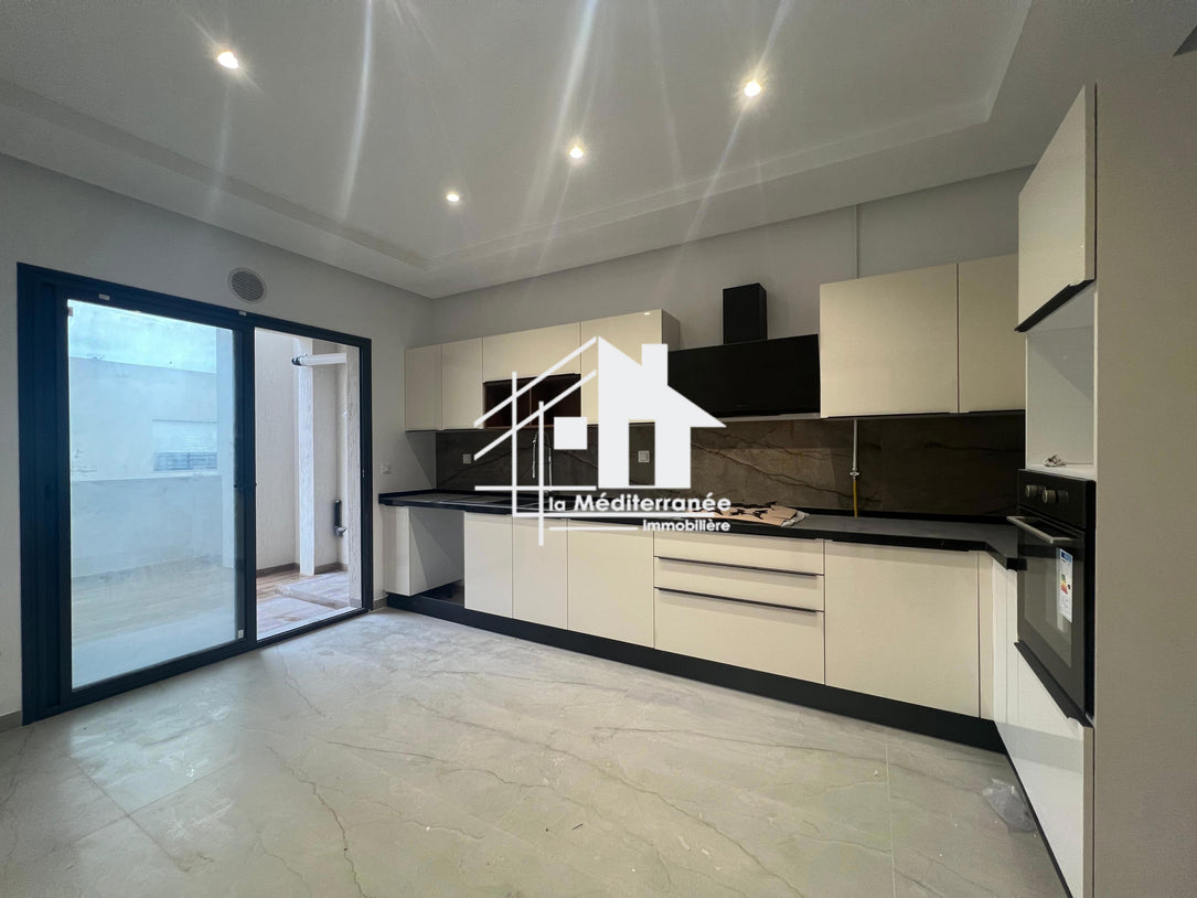 A vendre un appartement S+2 à Chotrana 1
