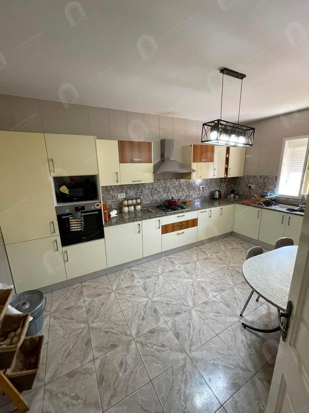 A vendre étage de villa 2S+2 Hst au bardo hedi haker