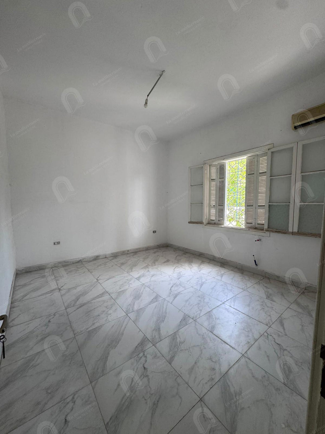 A louer un étage de villa S+3 à 20 mars