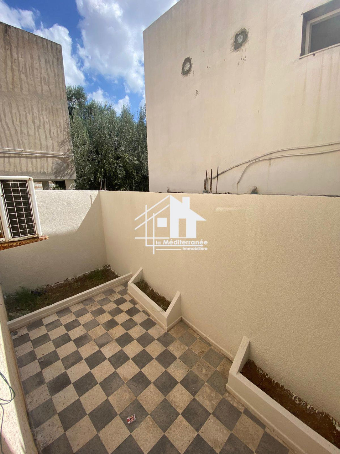 A vendre une villa au bardo 2