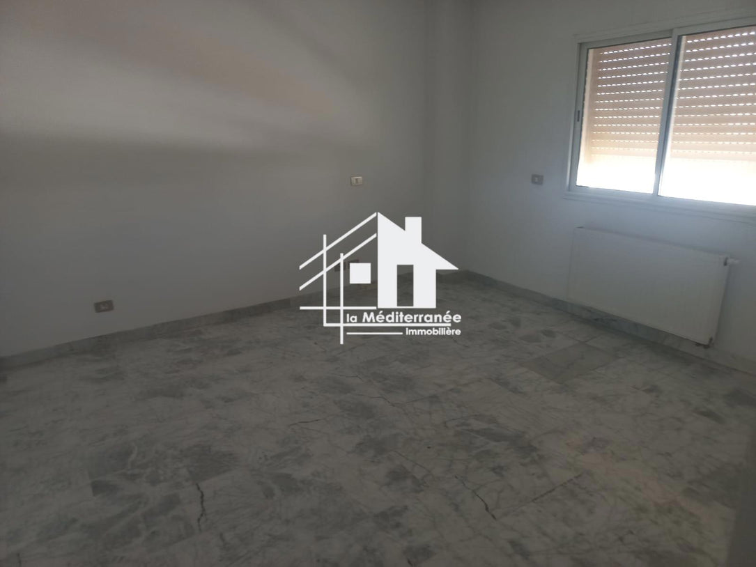 A louer un appartement s+3 aux jardins de Carthage